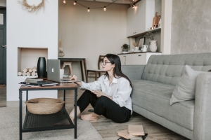 woman sitting on the floor while using her macbook woman sitting on the floor while using her macbook